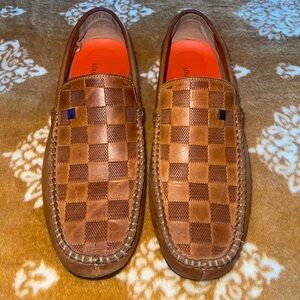Men's damier casual dress Loafers. Pre own good condition. Sz. 42 US-9
